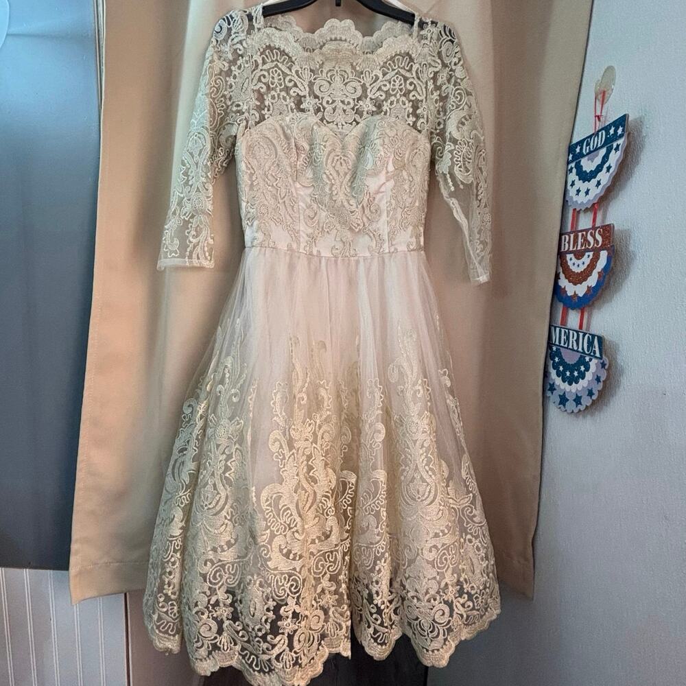 Chi Chi London Size 6